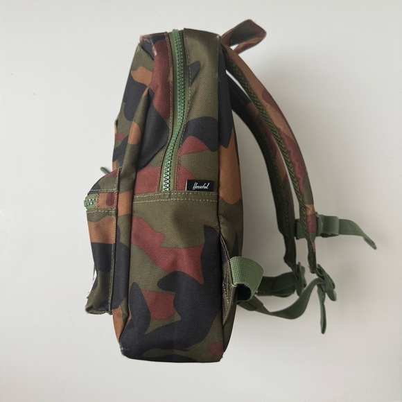 Herschel Heritage Kids Backpack Woodland Camo 14L Ages 3–7 - Picture 3 of 5